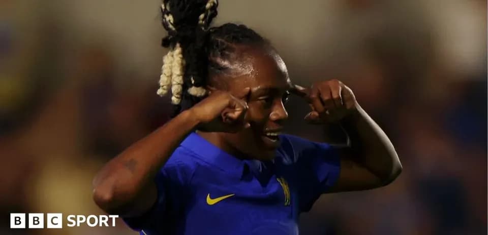 Jugadora de Chelsea celebrando un gol con gesto