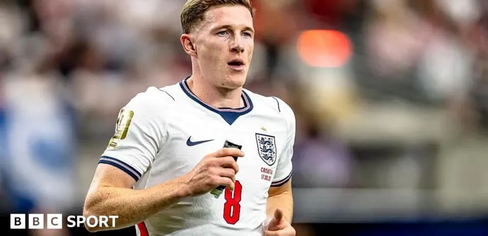 Jugador de Inglaterra corriendo en el campo de juego