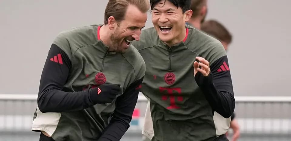 Jugadores riendo durante el entrenamiento del equipo
