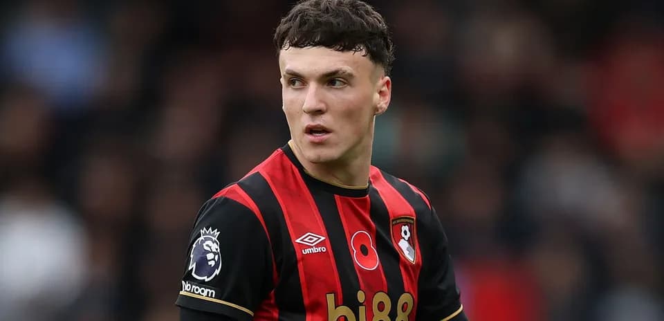 Jugador de Bournemouth en acción durante un partido