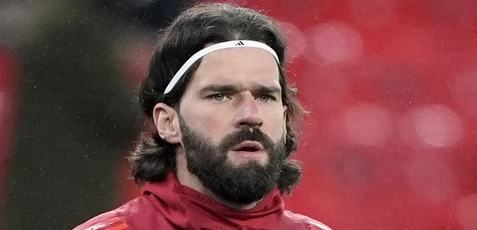 Jugador con cabello largo y barba en entrenamiento