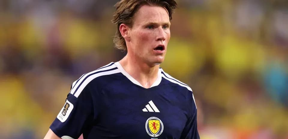 Jugador de Escocia en partido de fútbol