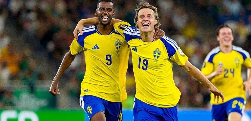 Jugadores de Suecia celebrando un gol en partido