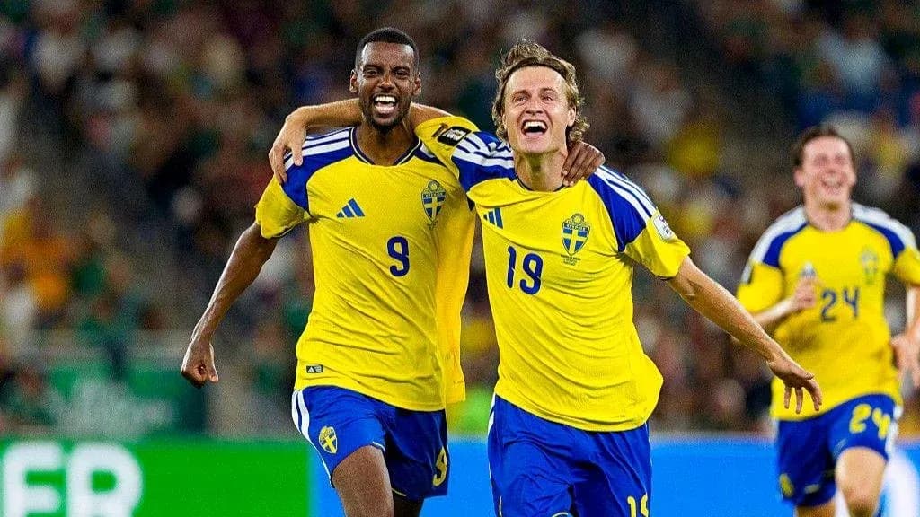 Jugadores de Suecia celebrando un gol en partido