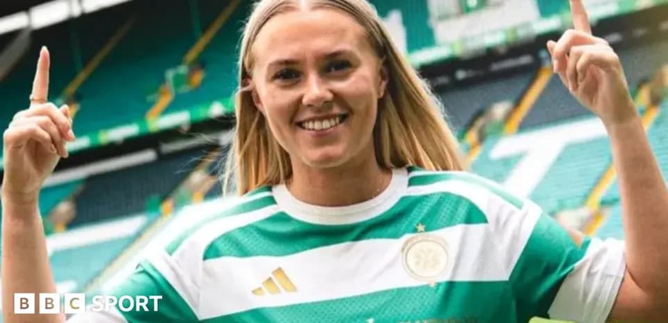 Jugadora con camiseta del Celtic en el estadio