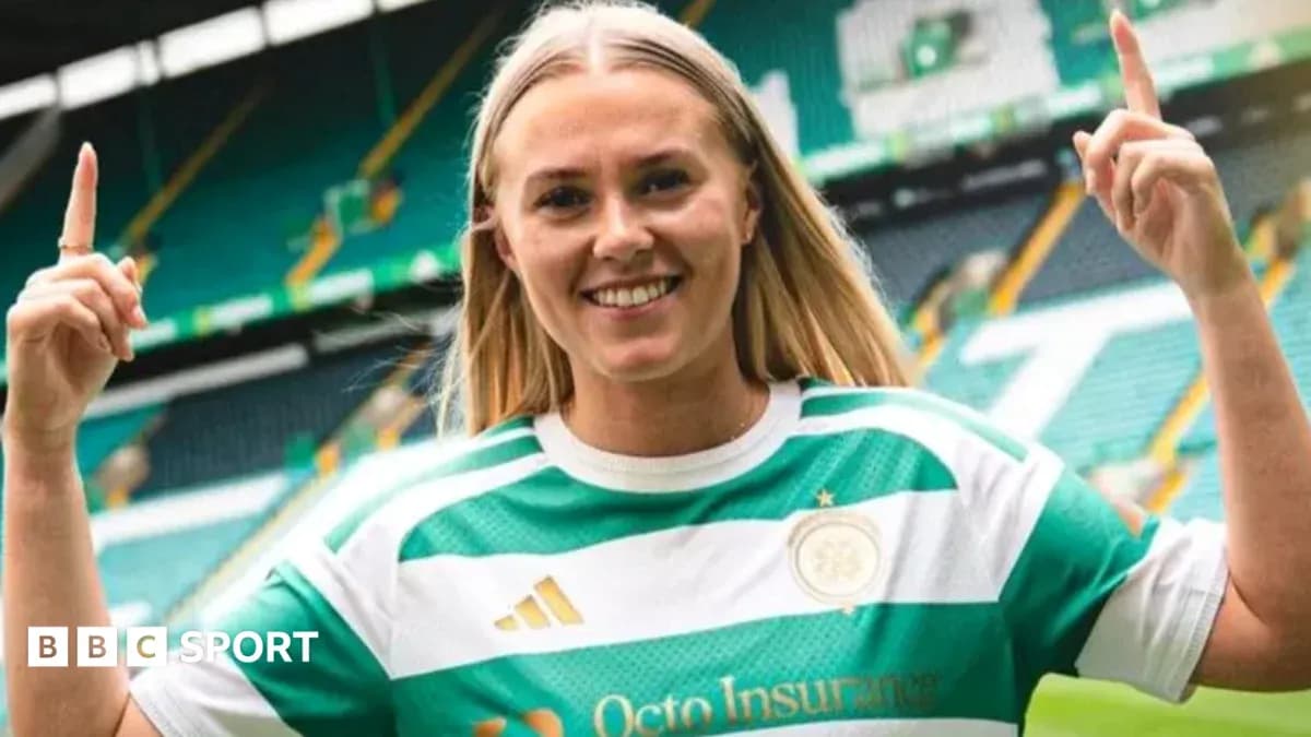 Jugadora con camiseta del Celtic en el estadio