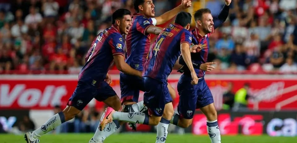 Jugadores de Monterrey celebrando un gol