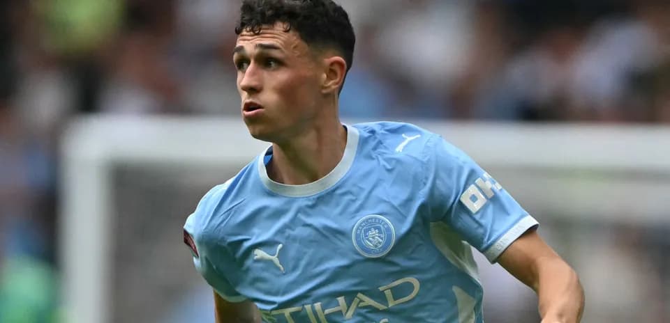 Jugador de Manchester City corriendo por el campo