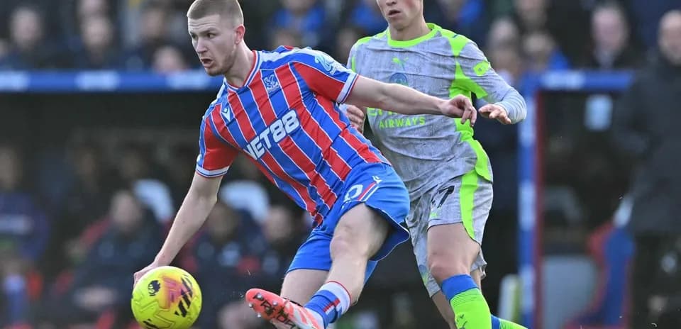 Jugadores de Crystal Palace y Manchester City en acción
