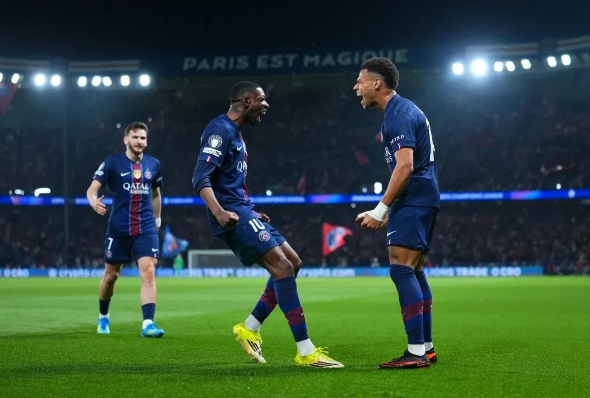 Jugadores de PSG celebrando un gol
