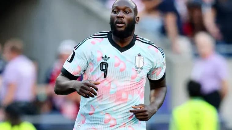 Romelu Lukaku corriendo en partido con Bélgica