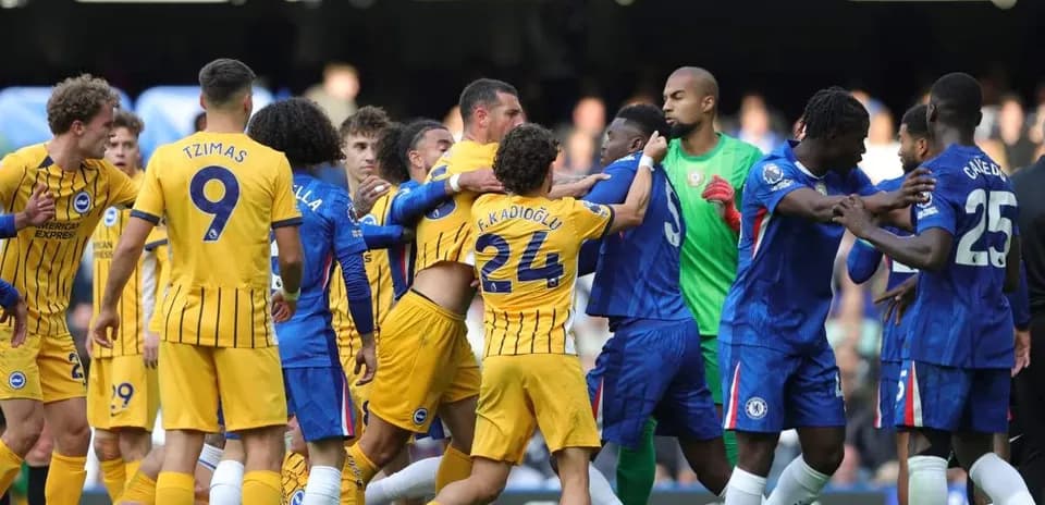 Jugadores de Brighton y Chelsea en pelea durante partido
