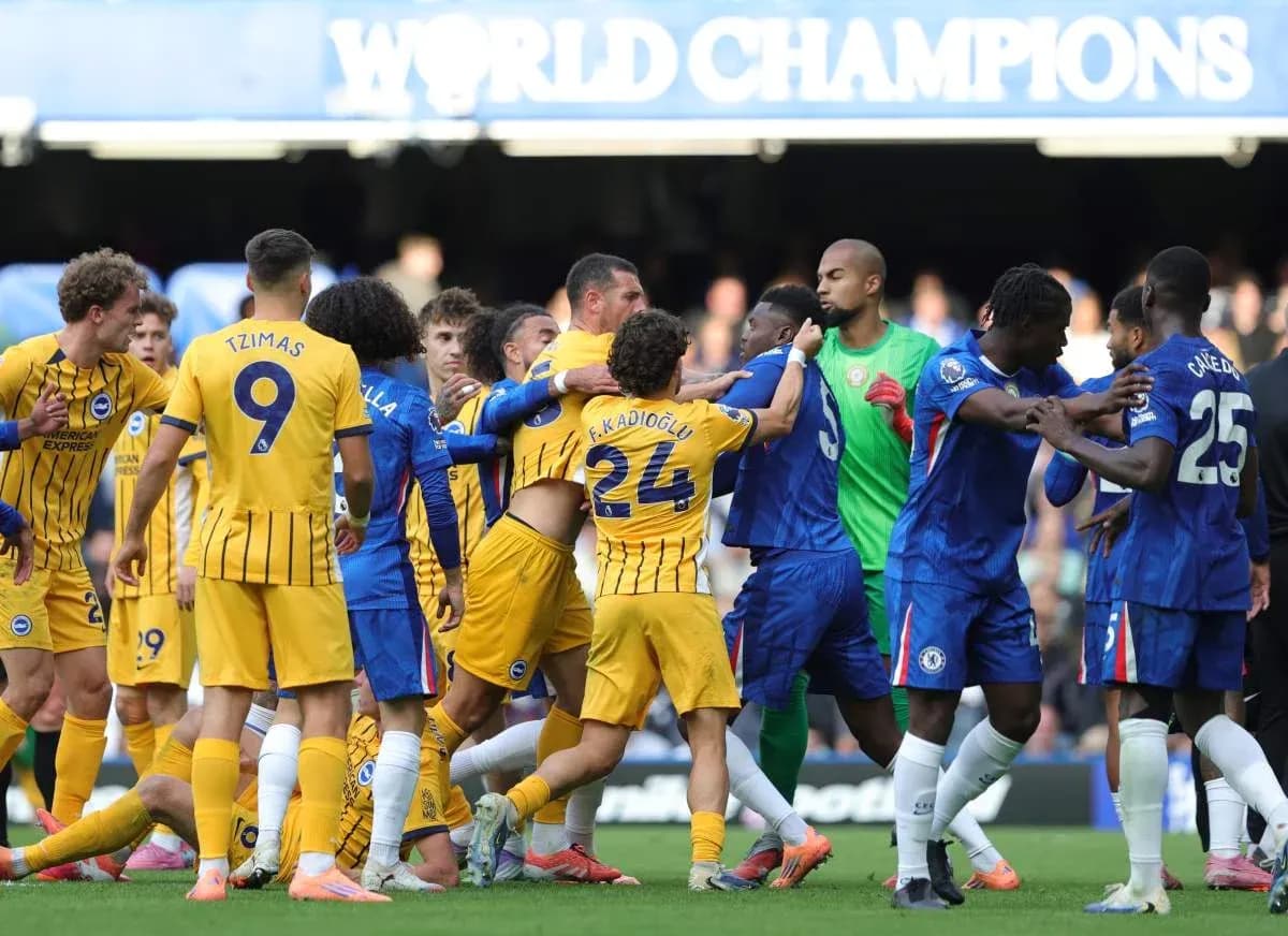Jugadores de Brighton y Chelsea en pelea durante partido