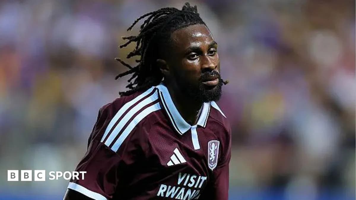 Jugador corriendo en campo con camiseta marrón