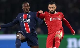 Jugadores de PSG y Liverpool en acción