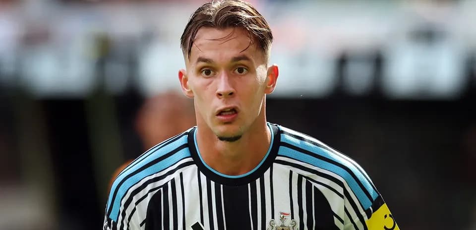 Jugador de Newcastle United en el campo de juego