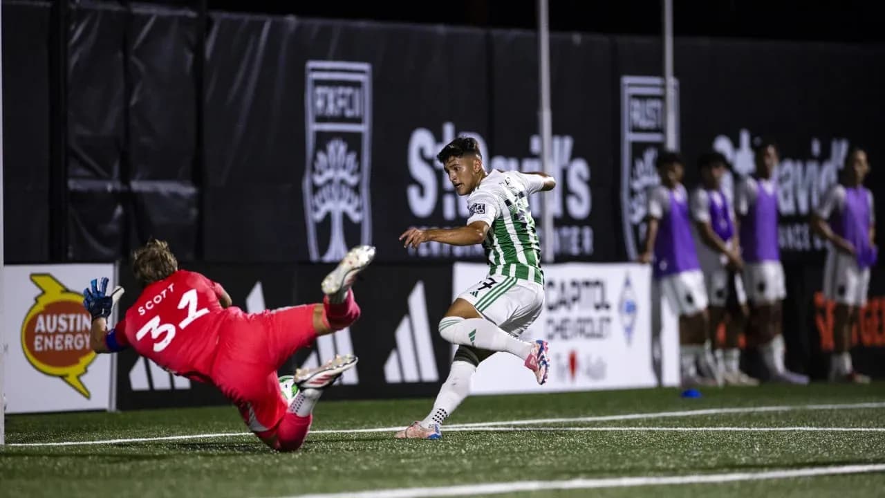 Jugador de Ventura County en acción contra Austin II