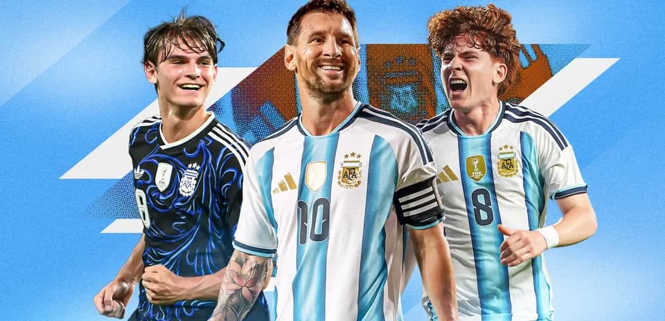 Jugadores de Argentina posando en uniforme de fútbol