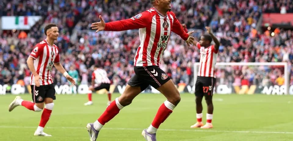 Jugador de Sunderland celebra un gol
