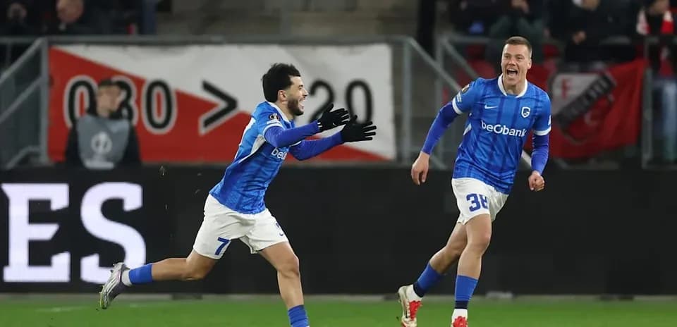 Jugadores celebrando un gol en partido de fútbol
