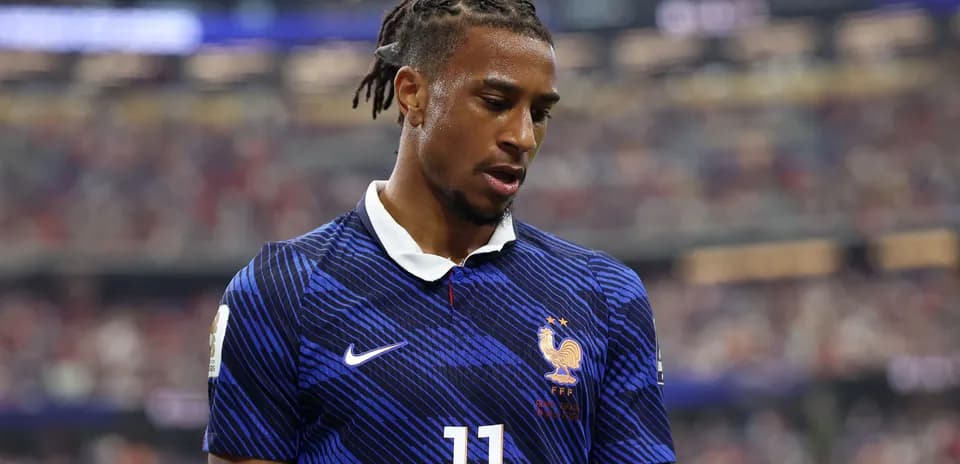 Jugador de Francia en uniforme durante el partido