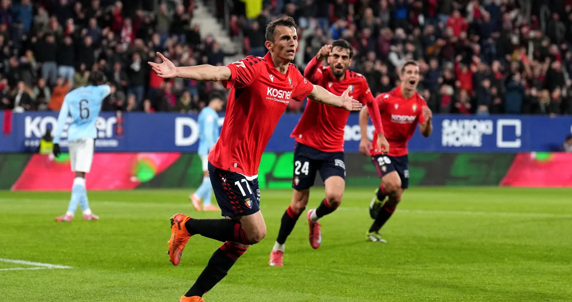 Jugadores de Osasuna celebrando un gol