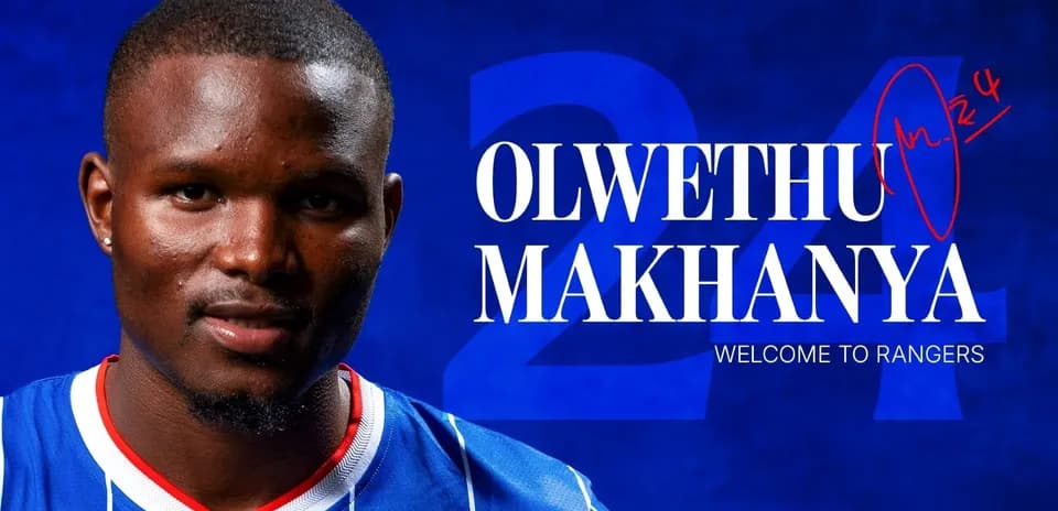 Jugador Olwethu Makhanya con camiseta de Rangers
