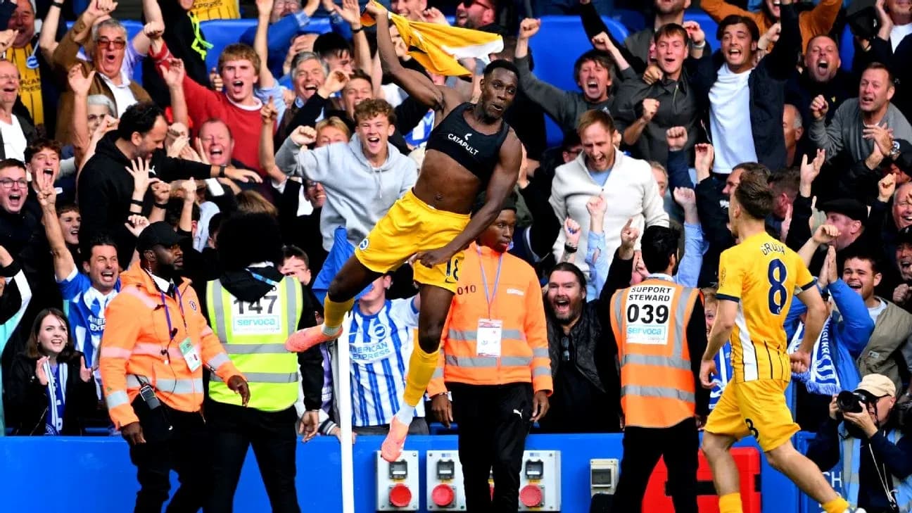 Jugadores celebrando un gol en el partido