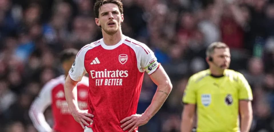 Jugador de Arsenal en el campo durante un partido