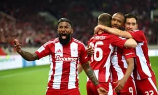 Jugadores del Olympiakos celebrando un gol
