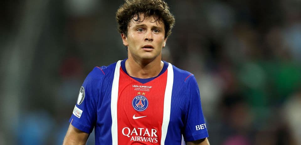El motivo solidario detrás de Joao Neves llegando a entrenar al PSG en una furgoneta sencilla