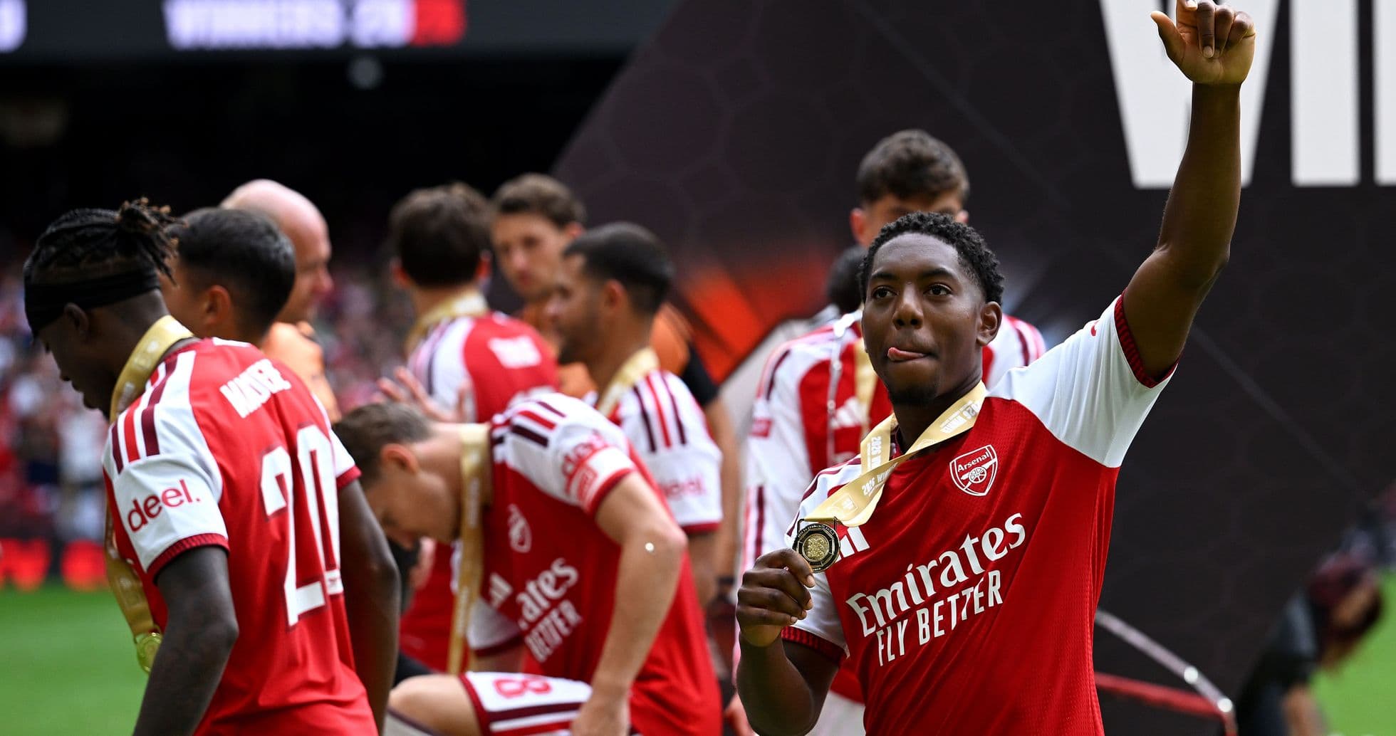Alan Pardew asegura que Arsenal está muy por delante de sus rivales tras ganar la Community Shield