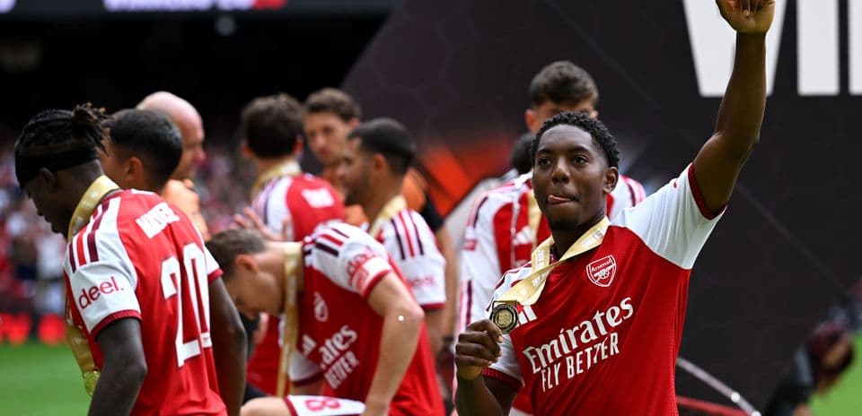 Alan Pardew asegura que Arsenal está muy por delante de sus rivales tras ganar la Community Shield