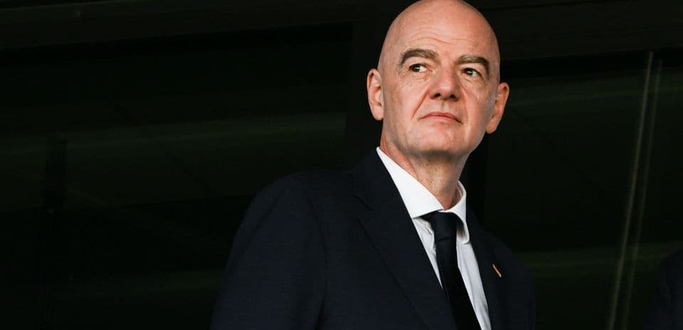 Rui Pinto acusa a Gianni Infantino de favorecer a Manchester City y PSG en caso FFP