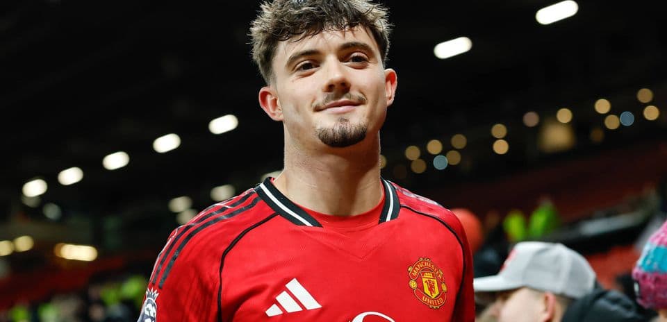 Sydney FC ficha a James Overy de Manchester United con la mira en los Socceroos