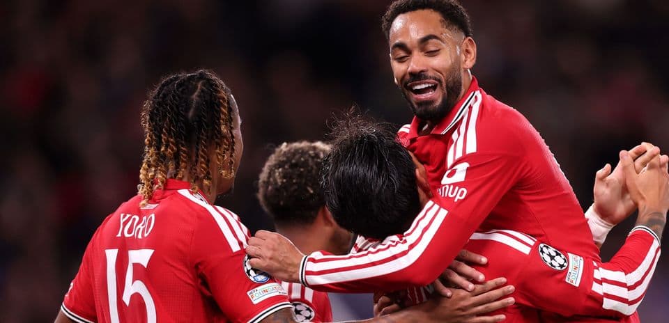 Manchester United rompe sequía de goles en Champions con triunfo contundente ante Sabah