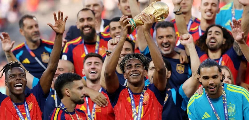 España corona una era dorada con su segundo título mundial