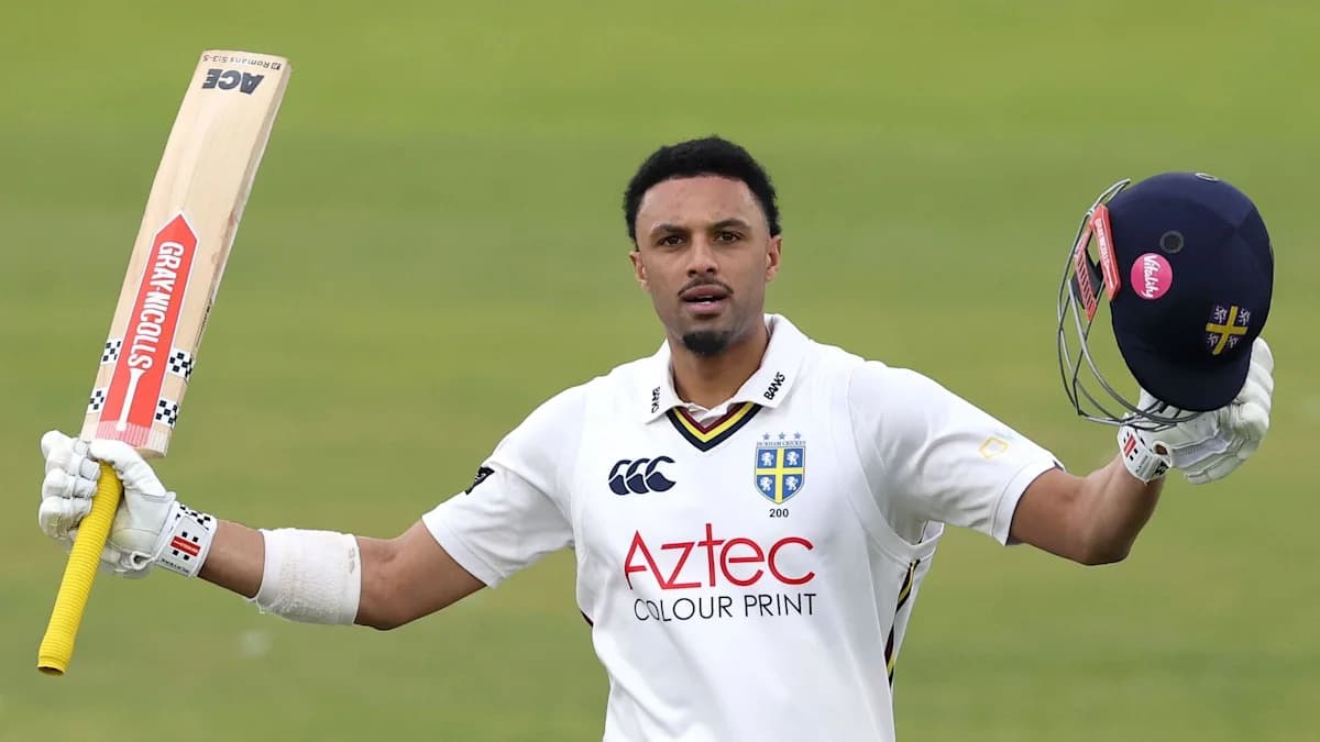 Emilio Gay brilla con 141 en el inicio sólido de Durham ante Lancashire