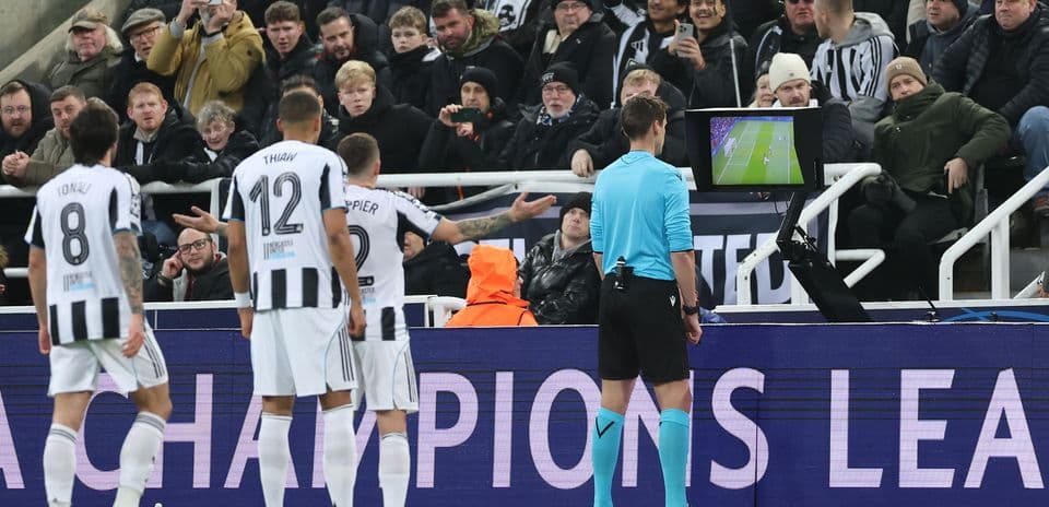 UEFA presenta Clearline para aclarar decisiones del VAR en la Champions League