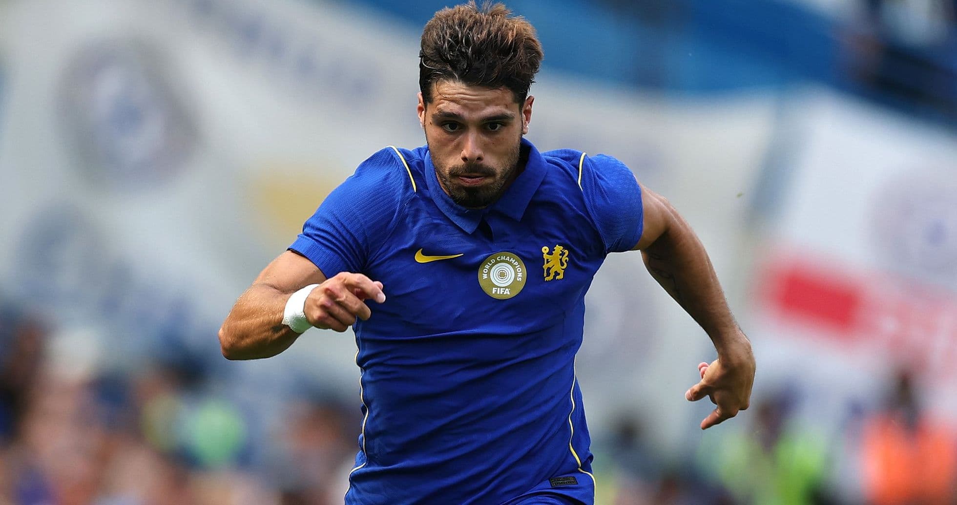 Chelsea impone un precio récord para Pedro Neto mientras Al-Hilal acuerda términos personales y complica a Man City y Arsenal
