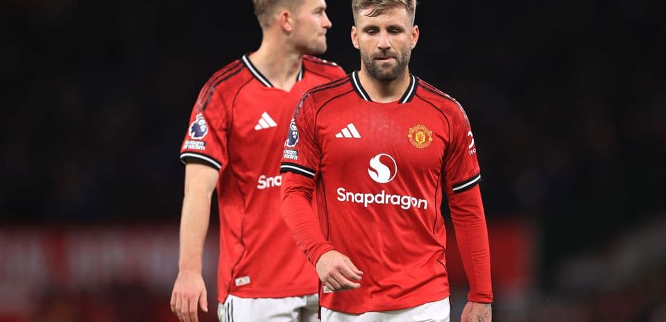 Paul Scholes insta al Manchester United a fichar a Lewis Hall tras dificultades defensivas de Luke Shaw