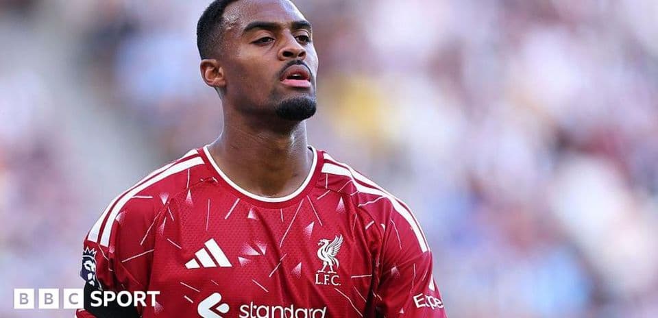 La fragilidad del mediocampo del Liverpool plantea dudas sobre refuerzos en el mercado