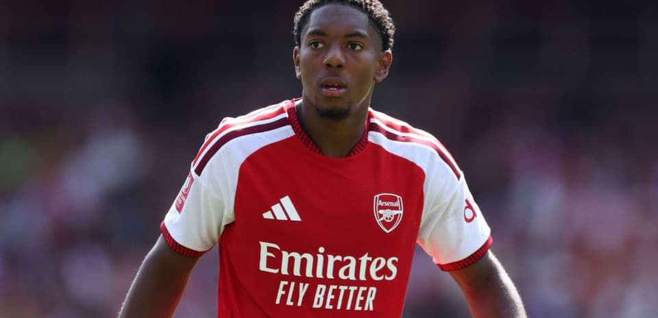 Chelsea y Manchester United rechazan oferta de £45 millones por Myles Lewis-Skelly de Arsenal