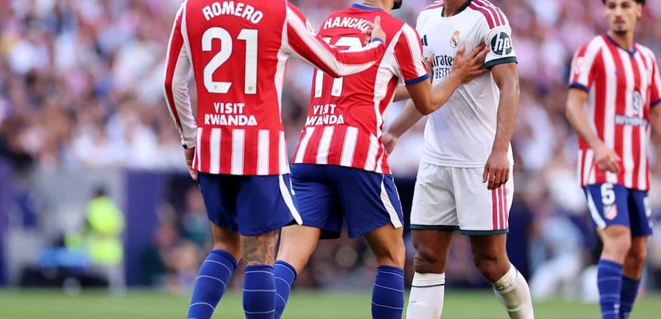 Jude Bellingham enfrenta al árbitro tras polémica derrota del Real Madrid en el derbi