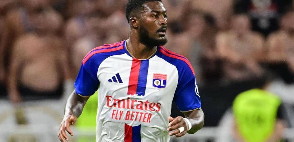 Ainsley Maitland-Niles regresa a la Premier League tras fichar por Everton desde Lyon