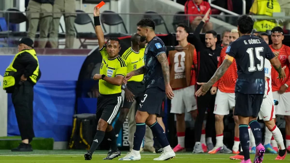 Por qué taparse la boca con la mano es tarjeta roja en el Mundial 2026: La polémica que cambió las reglas de la FIFA