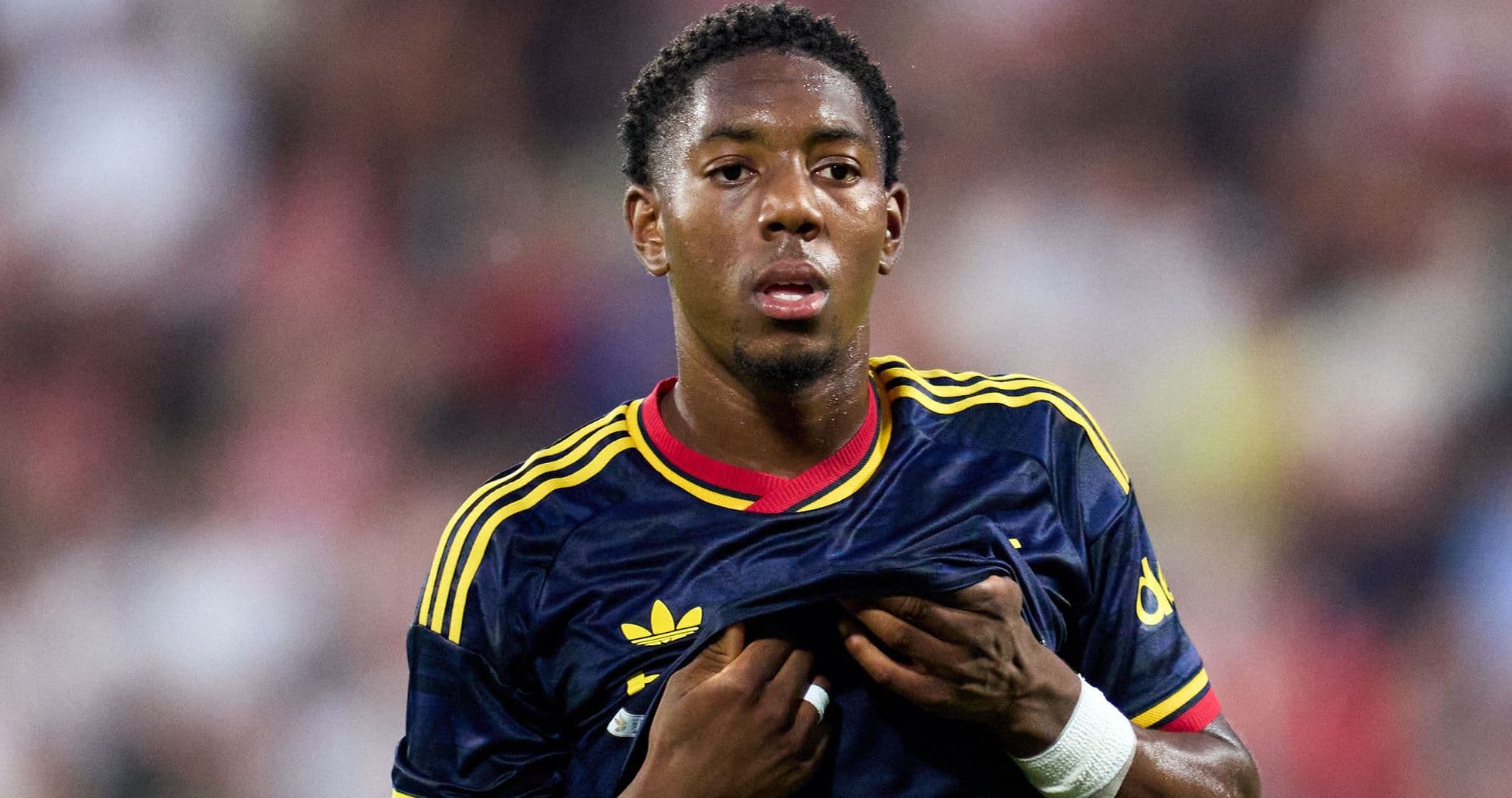 Liverpool podría arrebatar a Man Utd y Chelsea la incorporación de Myles Lewis-Skelly