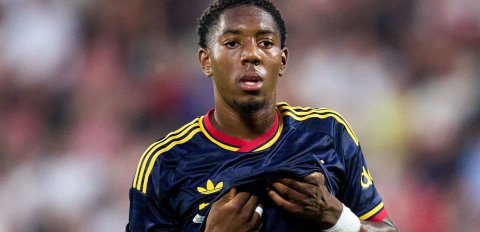 Liverpool podría arrebatar a Man Utd y Chelsea la incorporación de Myles Lewis-Skelly