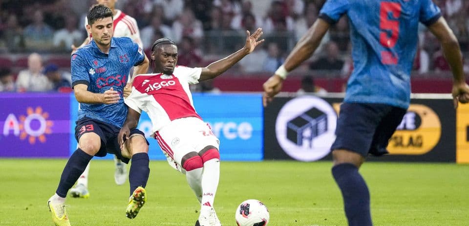 Rafael van der Vaart critica al defensor de Ajax Jorthy Mokio tras victoria en Conference League