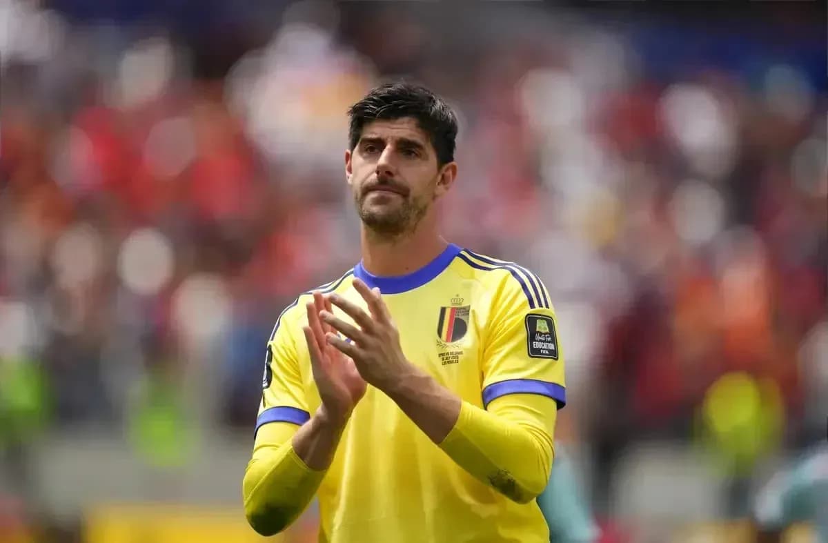 Portero belga aplaudiendo tras el partido Portero belga aplaudiendo tras el partido